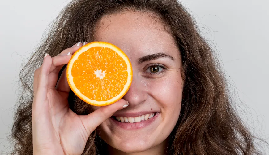 Glänzendes und kräftiges Haar dank der Kraft von Vitamin C